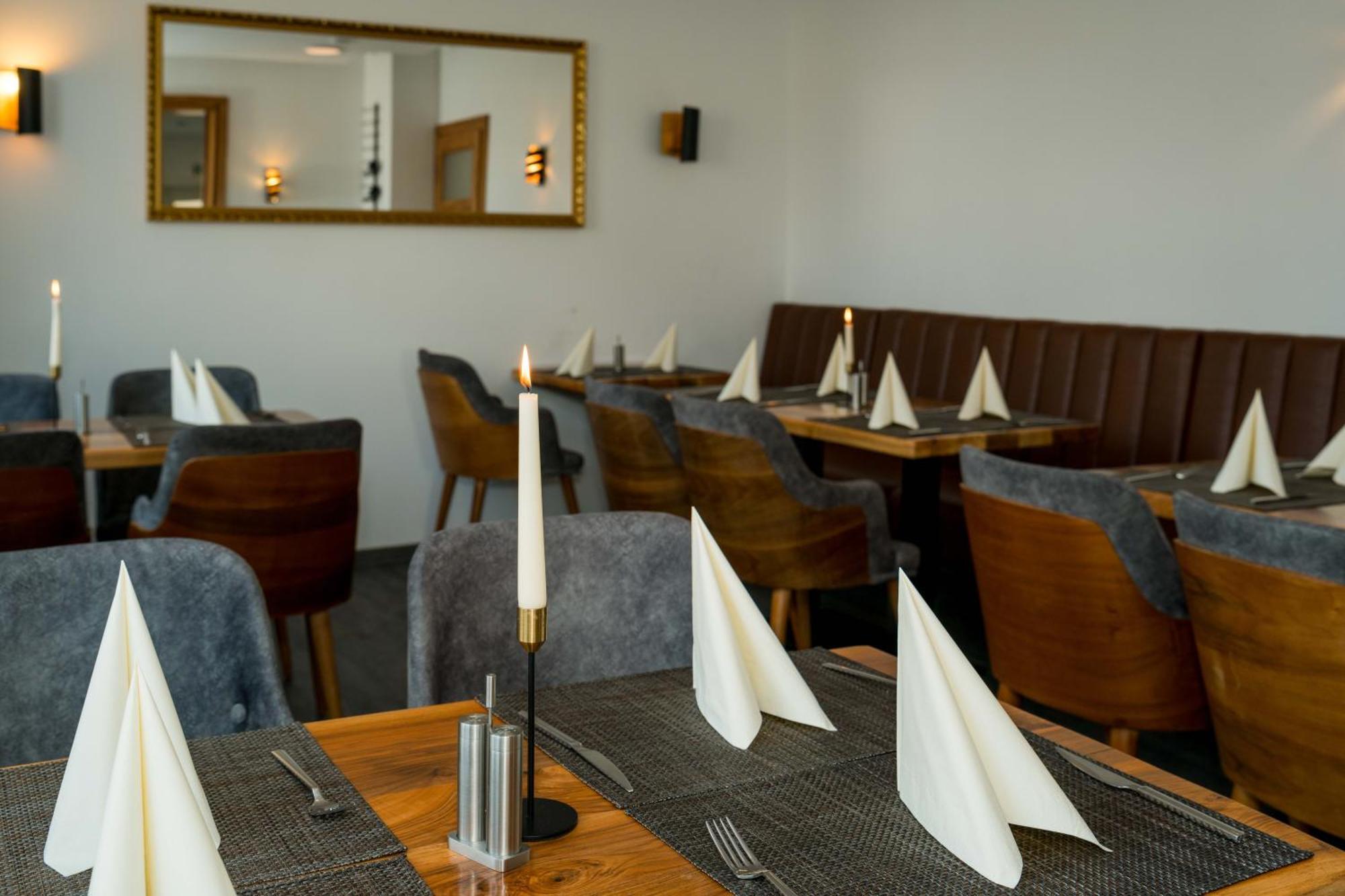 Roca Restaurant Und Hotel Bommersheim エクステリア 写真