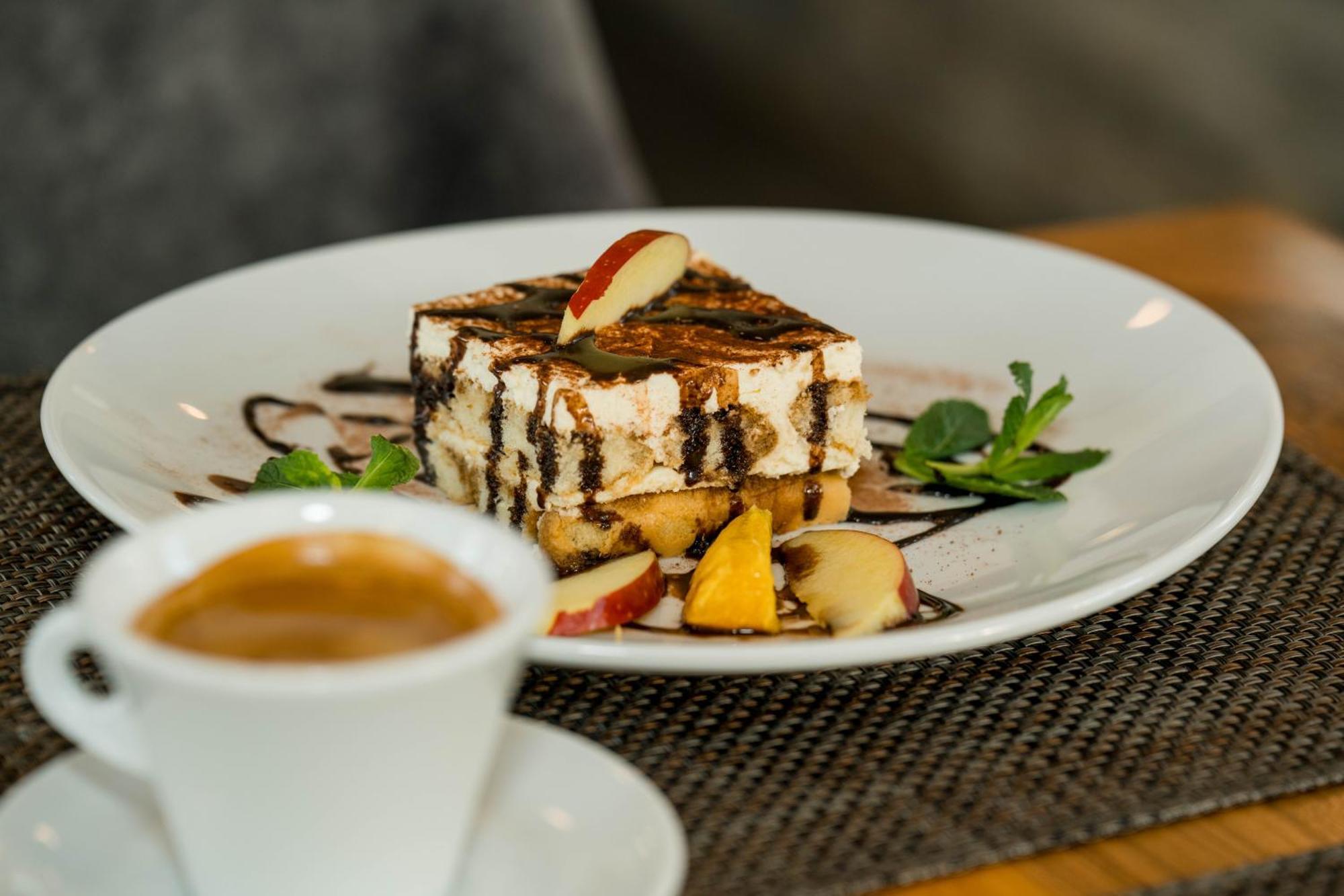 Roca Restaurant Und Hotel Bommersheim エクステリア 写真