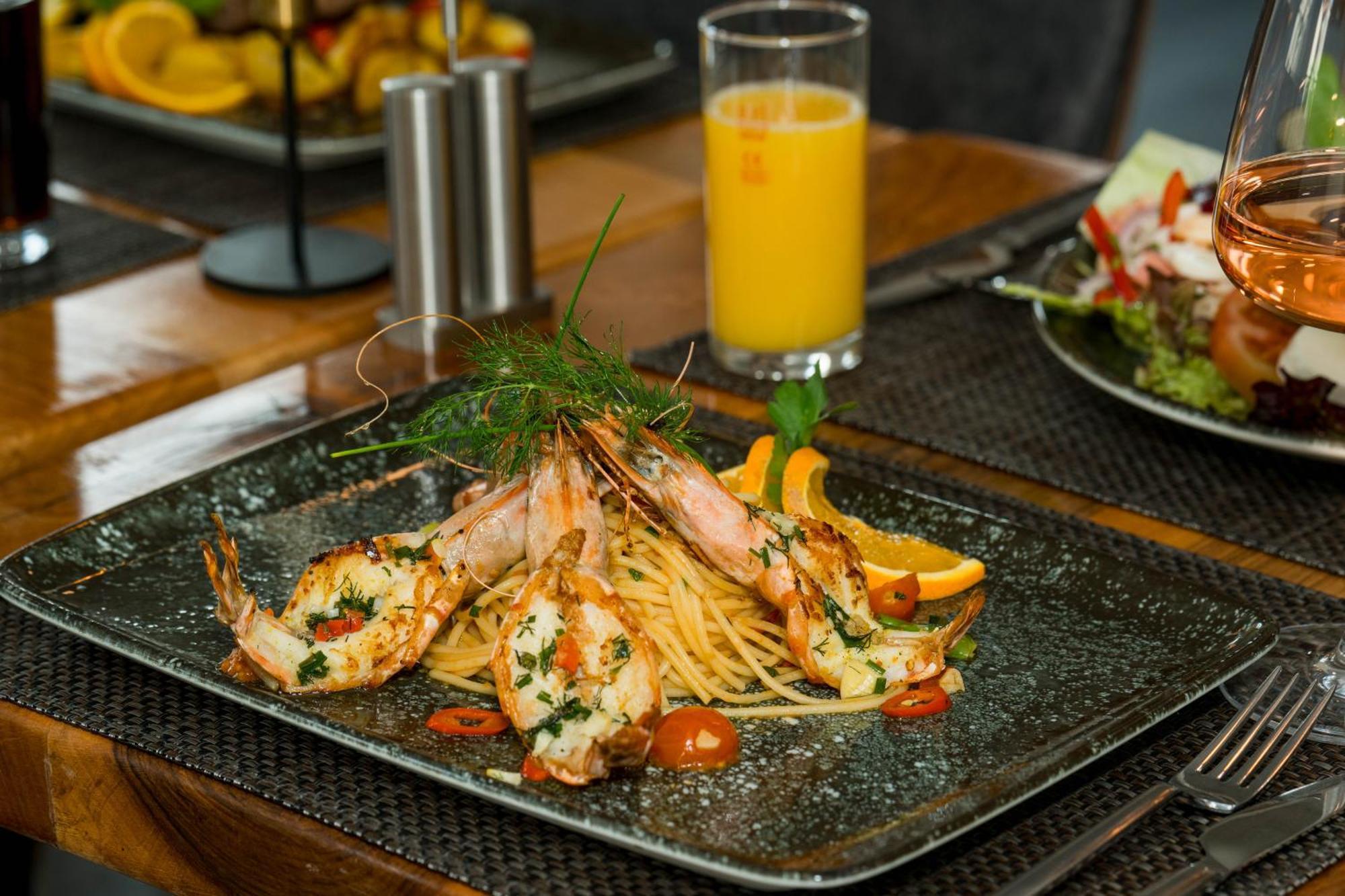Roca Restaurant Und Hotel Bommersheim エクステリア 写真