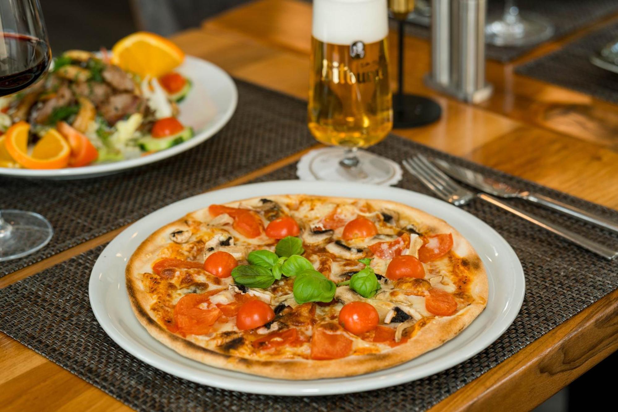 Roca Restaurant Und Hotel Bommersheim エクステリア 写真