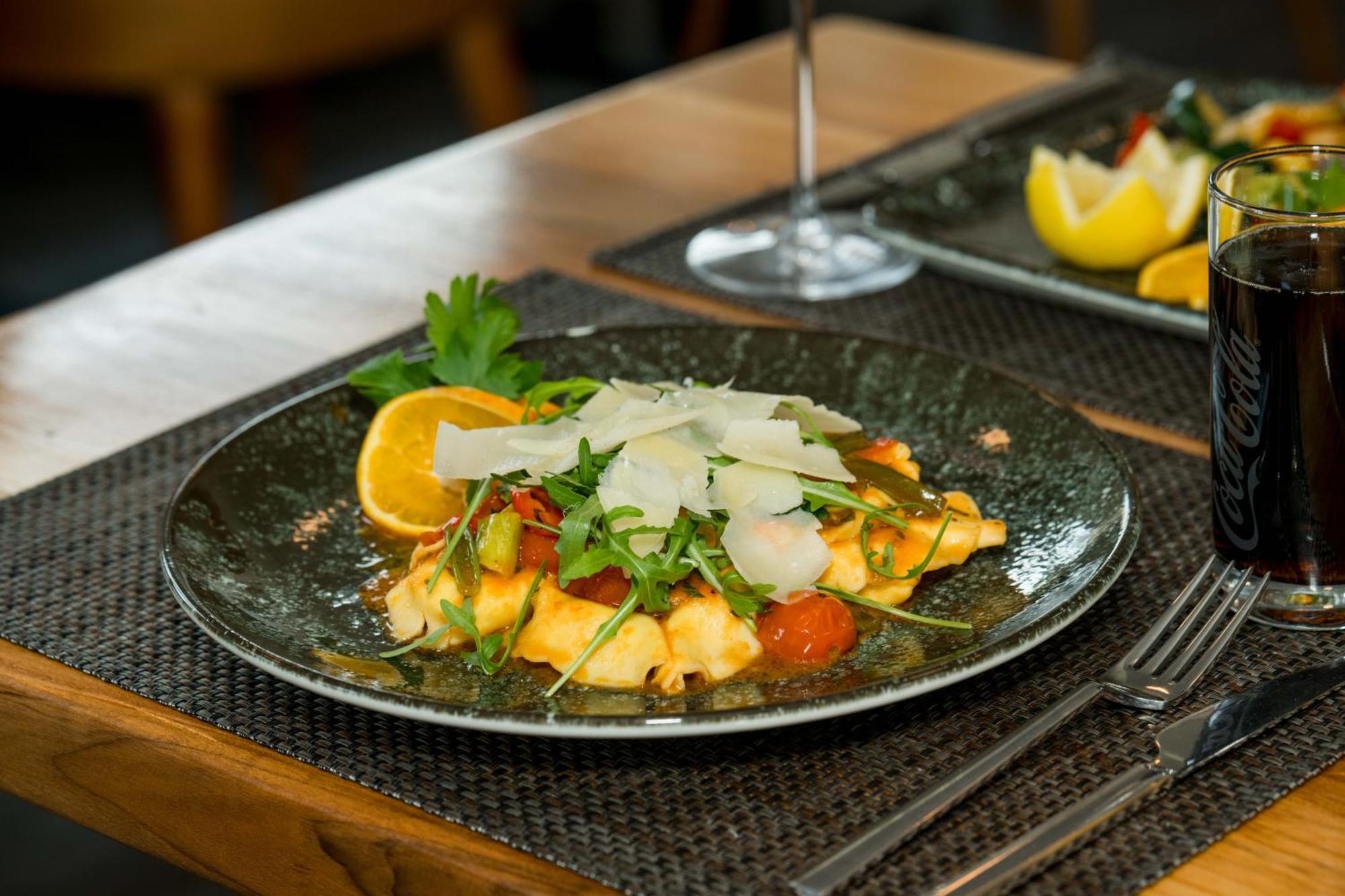 Roca Restaurant Und Hotel Bommersheim エクステリア 写真