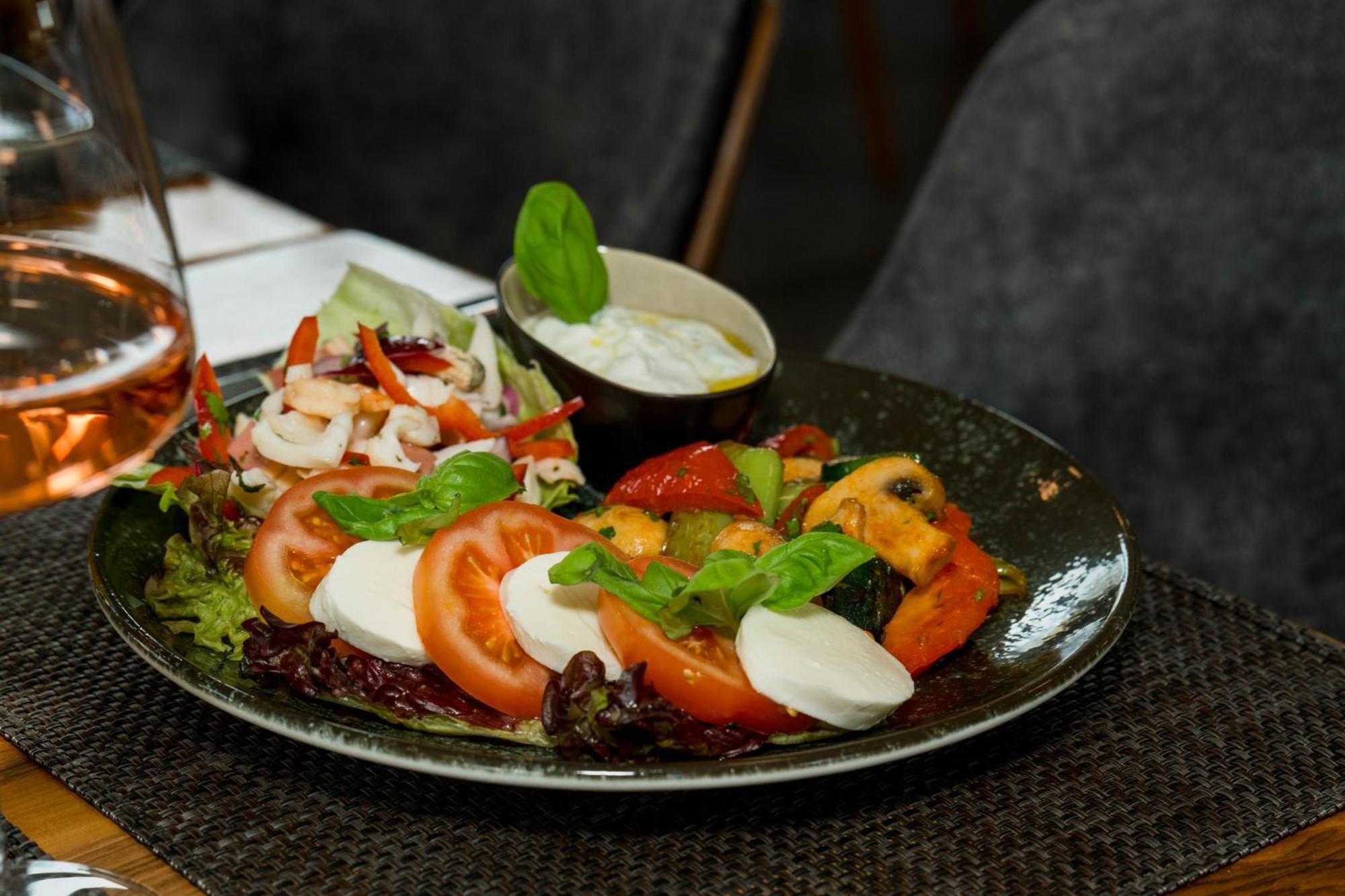 Roca Restaurant Und Hotel Bommersheim エクステリア 写真