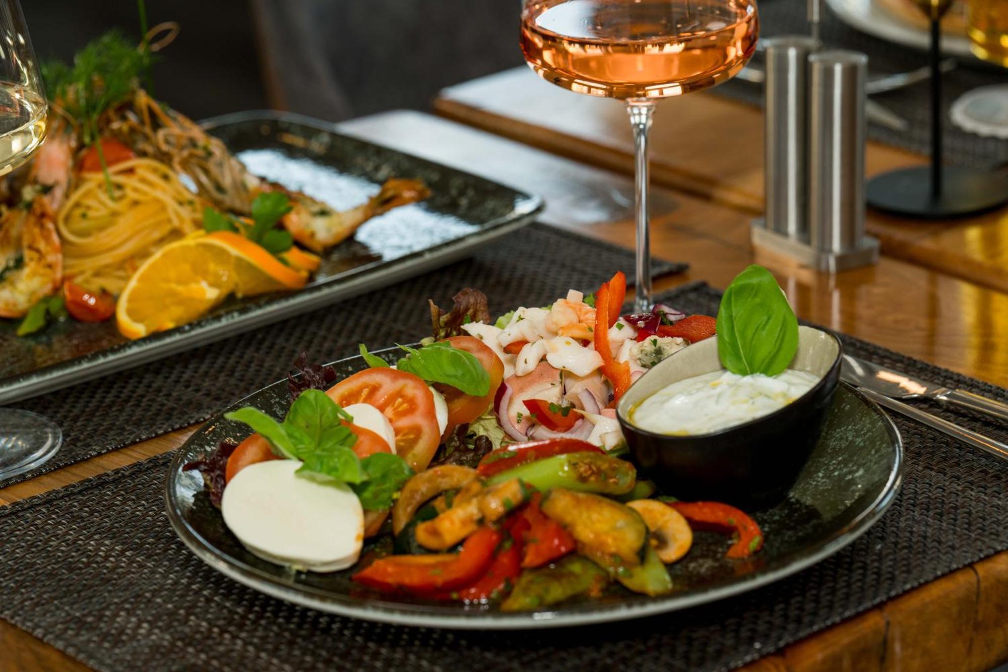 Roca Restaurant Und Hotel Bommersheim エクステリア 写真