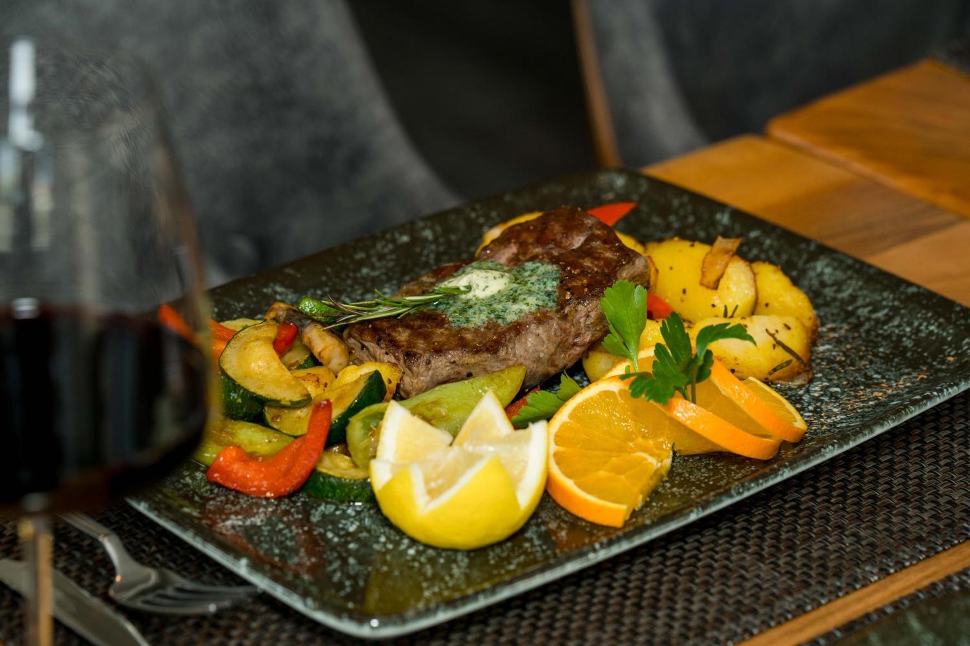 Roca Restaurant Und Hotel Bommersheim エクステリア 写真