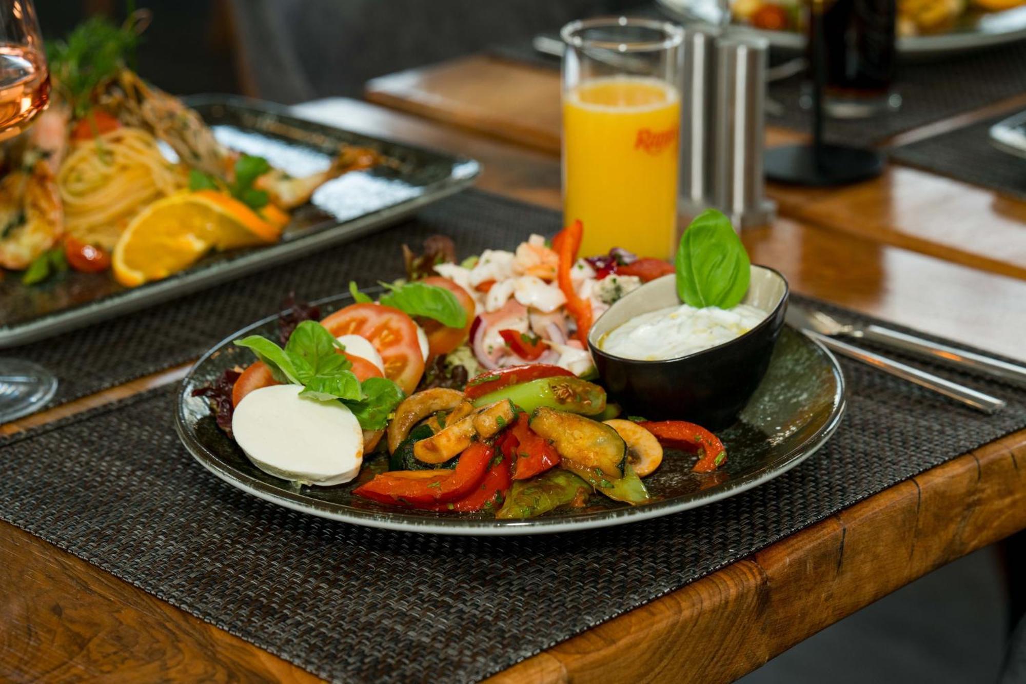 Roca Restaurant Und Hotel Bommersheim エクステリア 写真