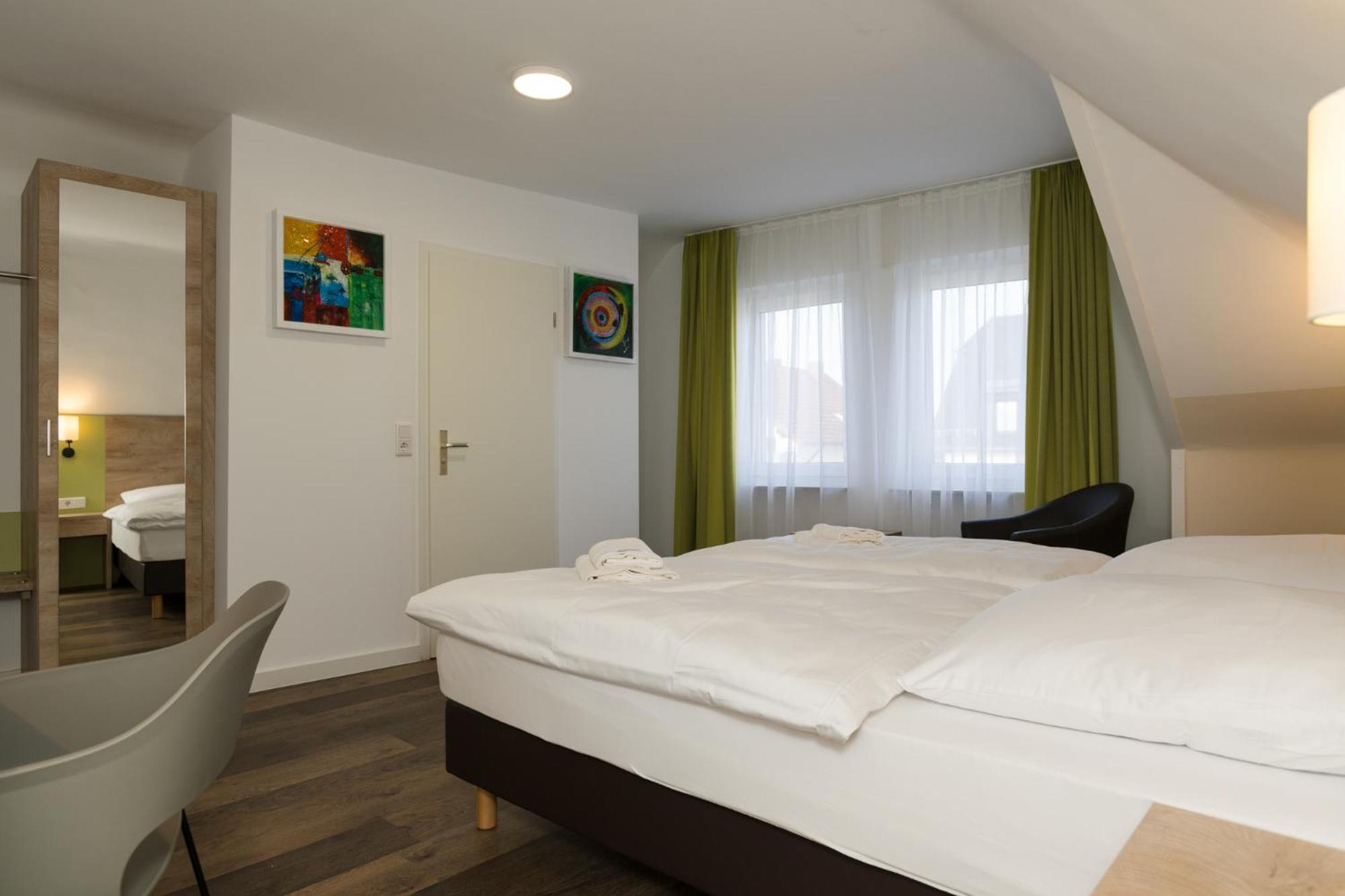 Roca Restaurant Und Hotel Bommersheim エクステリア 写真