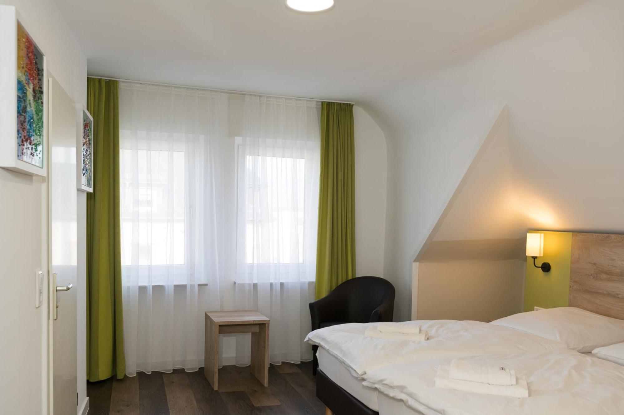 Roca Restaurant Und Hotel Bommersheim エクステリア 写真
