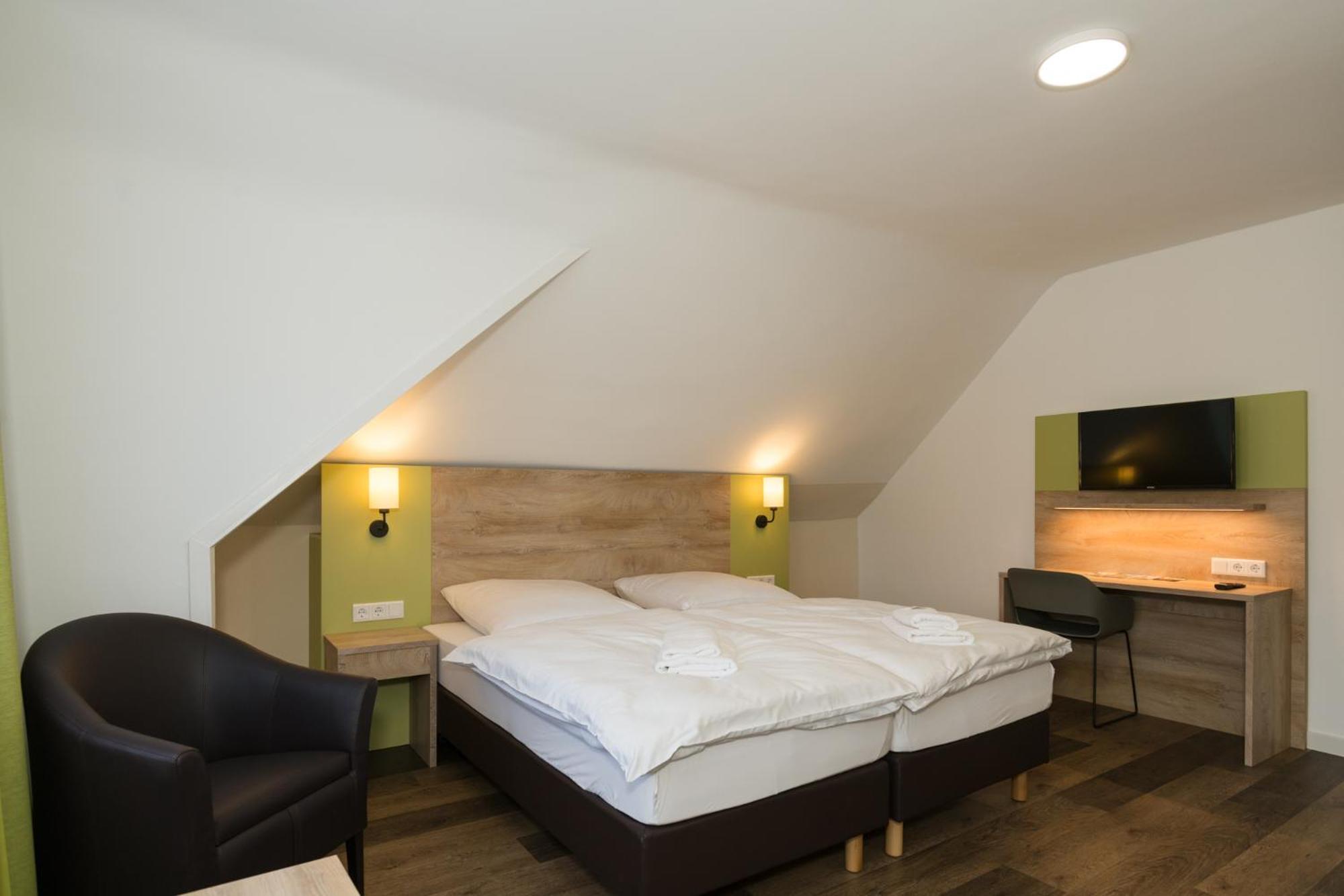 Roca Restaurant Und Hotel Bommersheim エクステリア 写真