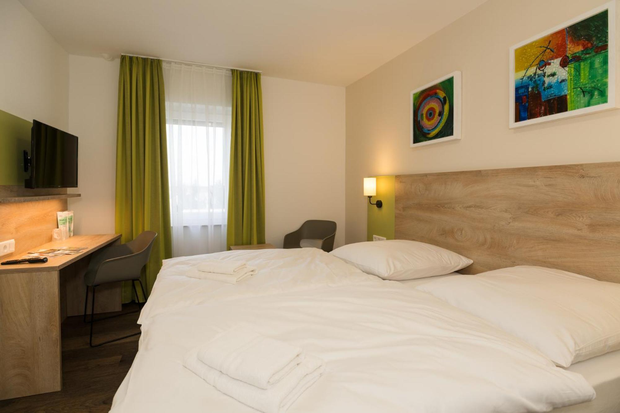 Roca Restaurant Und Hotel Bommersheim エクステリア 写真