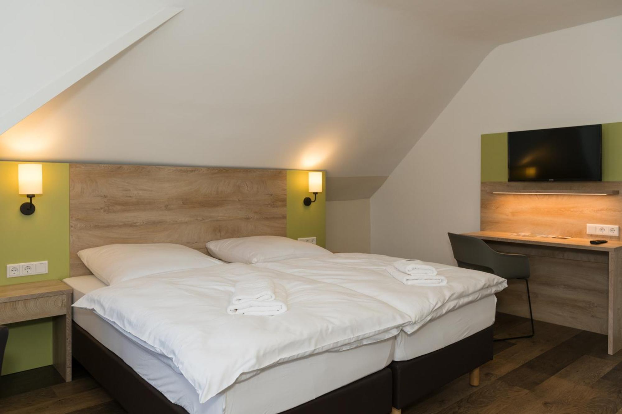 Roca Restaurant Und Hotel Bommersheim エクステリア 写真