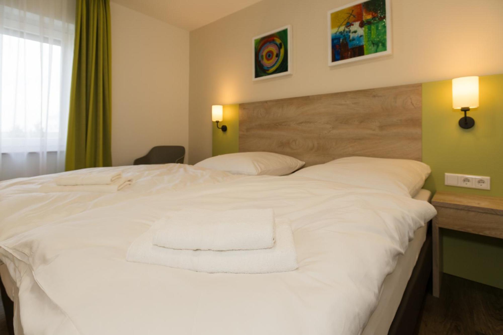 Roca Restaurant Und Hotel Bommersheim エクステリア 写真