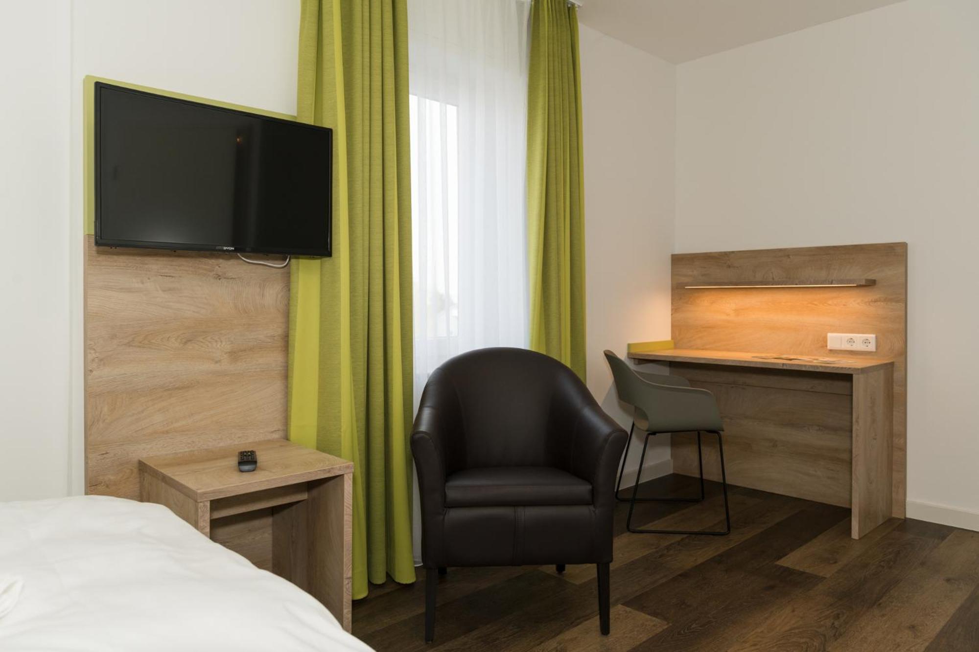 Roca Restaurant Und Hotel Bommersheim エクステリア 写真
